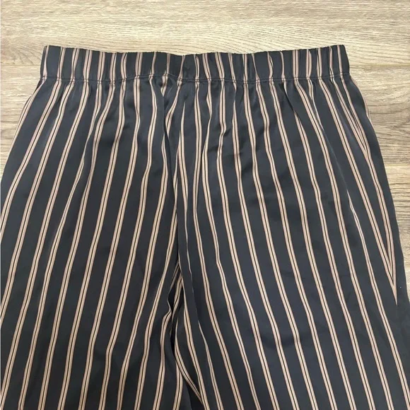 Striped Size Medium Pyjamas - Picture 11 of 15